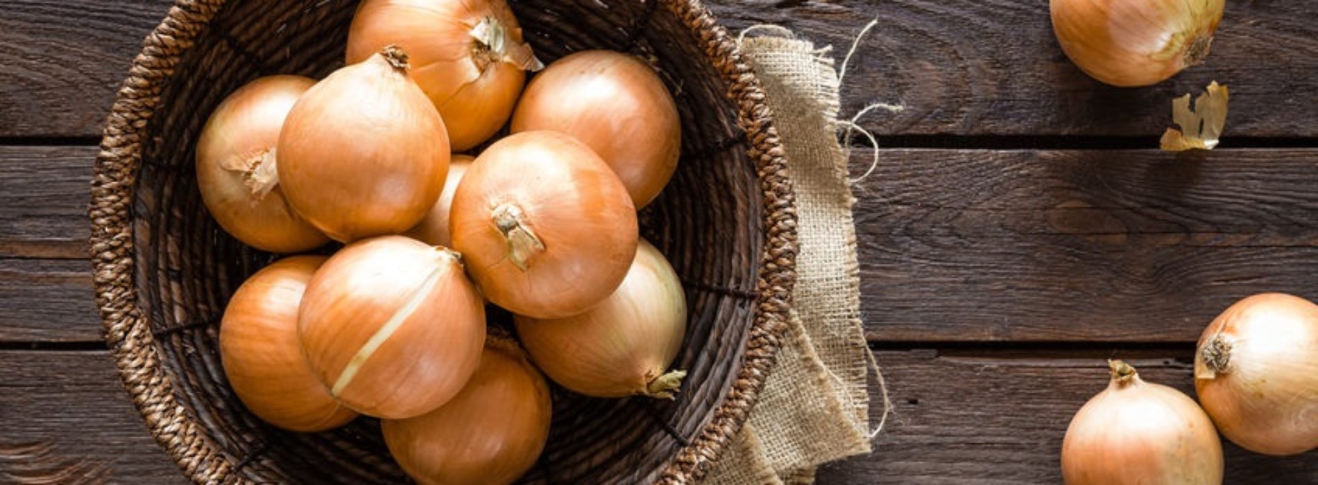 Syrop z cebuli – różne przepisy, jak zrobić, jak przechowywać i na co pomaga?