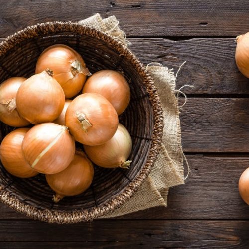 Syrop z cebuli – różne przepisy, jak zrobić, jak przechowywać i na co pomaga?