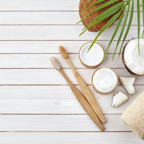 Olej kokosowy – Jakie korzyści daje stosowanie go na zęby?