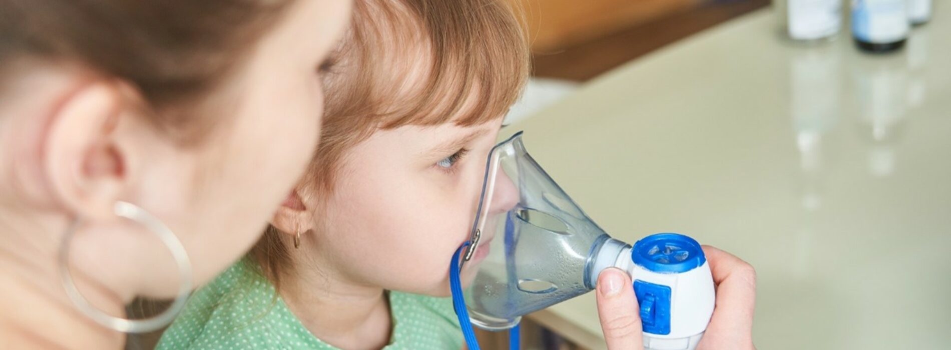 Jakie urządzenia są przydatne podczas inhalacji i nebulizacji?